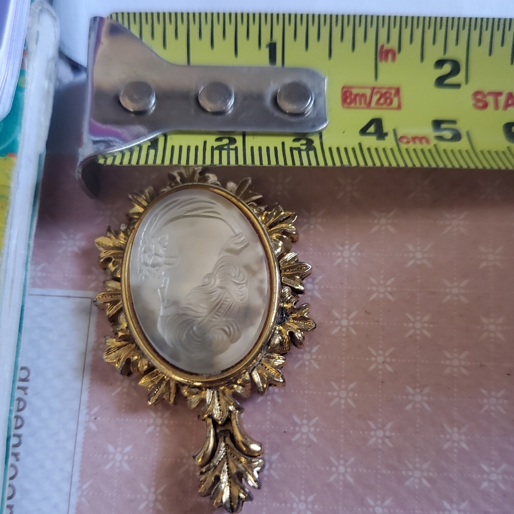 Frosted Gold Plate Cameo Pendant - Picture 5 of 6